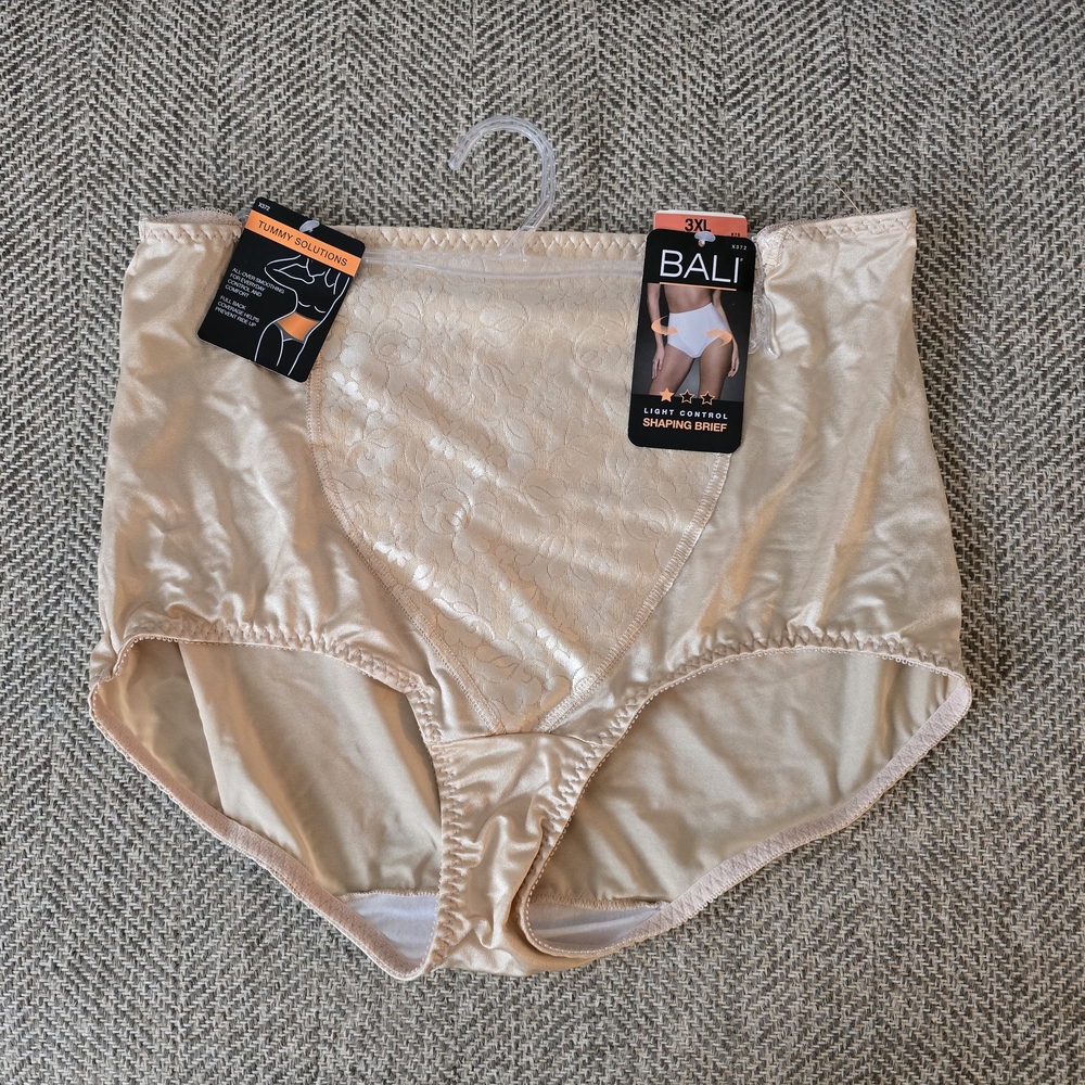 NWT Bali DFX372/8372 Light Control Shaping Brief - Size 3XL